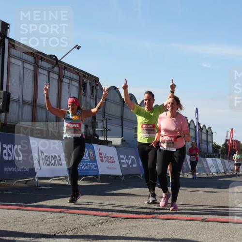03.10.2025 - Köhlbrandbrückenlauf Luisa Fischer http://msf.ph/oto/9035582 03.10.2025 13:19:56 Ziel 4376, 4539, 4721, 5059, 5656, 5657, 5658, 5704, 5841, 6068, 6414, 6567, 6568, 6660, 6663, 6730 meine-sportfotos.de