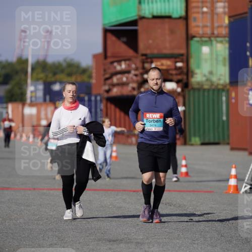 03.10.2025 - Köhlbrandbrückenlauf Michael Burmester http://msf.ph/oto/9035590 03.10.2025 10:51:37 Ziel 3474, 3477, 3776 meine-sportfotos.de