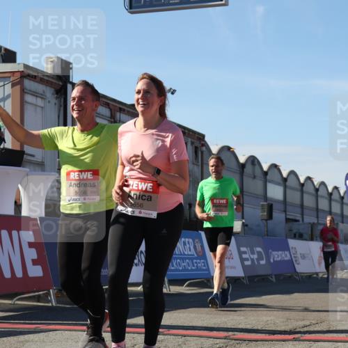 03.10.2025 - Köhlbrandbrückenlauf Luisa Fischer http://msf.ph/oto/9035593 03.10.2025 13:19:58 Ziel 4376, 4433, 4539, 4721, 5059, 5175, 5656, 5657, 5658, 5704, 5841, 6068, 6414, 6567, 6568, 6649, 6660, 6663, 6730 meine-sportfotos.de