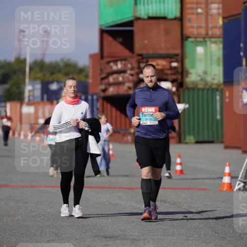03.10.2025 - Köhlbrandbrückenlauf Michael Burmester http://msf.ph/oto/9035595 03.10.2025 10:51:37 Ziel 3474, 3477, 3776 meine-sportfotos.de
