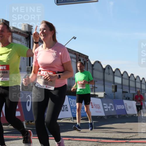 03.10.2025 - Köhlbrandbrückenlauf Luisa Fischer http://msf.ph/oto/9035596 03.10.2025 13:19:58 Ziel 4376, 4433, 4539, 4721, 5059, 5175, 5656, 5657, 5658, 5704, 5841, 6068, 6414, 6567, 6568, 6649, 6660, 6663, 6730 meine-sportfotos.de