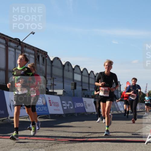 03.10.2025 - Köhlbrandbrückenlauf Luisa Fischer http://msf.ph/oto/9035607 03.10.2025 13:20:02 Ziel 4433, 4721, 5037, 5175, 5328, 5456, 5481, 5656, 5657, 5658, 5841, 6068, 6414, 6567, 6568, 6589, 6649, 6663 meine-sportfotos.de