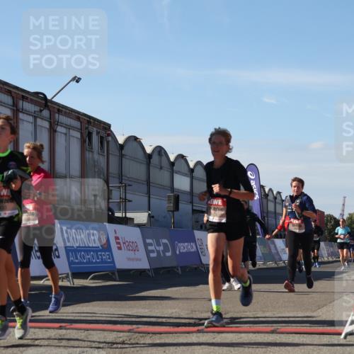 03.10.2025 - Köhlbrandbrückenlauf Luisa Fischer http://msf.ph/oto/9035609 03.10.2025 13:20:03 Ziel 4433, 4721, 5037, 5175, 5328, 5456, 5481, 5656, 5657, 5658, 5841, 6068, 6414, 6567, 6568, 6589, 6649, 6663 meine-sportfotos.de