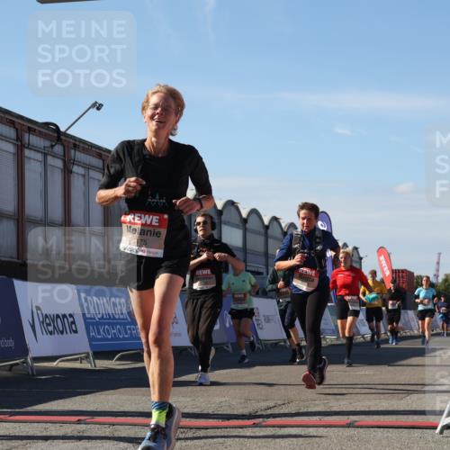 03.10.2025 - Köhlbrandbrückenlauf Luisa Fischer http://msf.ph/oto/9035616 03.10.2025 13:20:04 Ziel 4433, 4721, 5037, 5175, 5328, 5456, 5481, 5656, 5657, 5658, 6068, 6414, 6567, 6568, 6589, 6649, 6663 meine-sportfotos.de