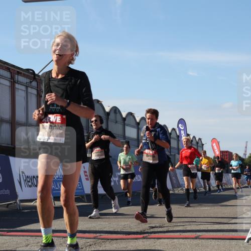 03.10.2025 - Köhlbrandbrückenlauf Luisa Fischer http://msf.ph/oto/9035617 03.10.2025 13:20:04 Ziel 4433, 4721, 5037, 5175, 5328, 5456, 5481, 5656, 5657, 5658, 6068, 6414, 6567, 6568, 6589, 6649, 6663 meine-sportfotos.de