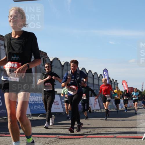 03.10.2025 - Köhlbrandbrückenlauf Luisa Fischer http://msf.ph/oto/9035620 03.10.2025 13:20:04 Ziel 4433, 4721, 5037, 5175, 5328, 5456, 5481, 5656, 5657, 5658, 6068, 6414, 6567, 6568, 6589, 6649, 6663 meine-sportfotos.de