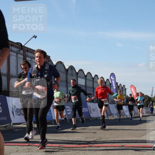 03.10.2025 - Köhlbrandbrückenlauf Luisa Fischer http://msf.ph/oto/9035624 03.10.2025 13:20:05 Ziel 4433, 4721, 5037, 5175, 5328, 5456, 5481, 5656, 5657, 5658, 6414, 6567, 6568, 6589, 6649 meine-sportfotos.de