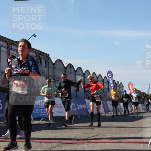 03.10.2025 - Köhlbrandbrückenlauf Luisa Fischer http://msf.ph/oto/9035626 03.10.2025 13:20:05 Ziel 4433, 4721, 5037, 5175, 5328, 5456, 5481, 5656, 5657, 5658, 6414, 6567, 6568, 6589, 6649 meine-sportfotos.de