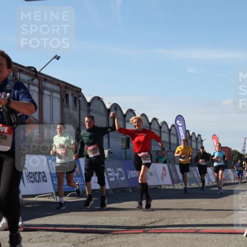 03.10.2025 - Köhlbrandbrückenlauf Luisa Fischer http://msf.ph/oto/9035629 03.10.2025 13:20:06 Ziel 4402, 4433, 4565, 4721, 5037, 5175, 5328, 5456, 5481, 5656, 5657, 5658, 6567, 6568, 6589, 6649 meine-sportfotos.de
