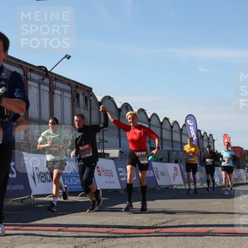 03.10.2025 - Köhlbrandbrückenlauf Luisa Fischer http://msf.ph/oto/9035630 03.10.2025 13:20:06 Ziel 4402, 4433, 4565, 4721, 5037, 5175, 5328, 5456, 5481, 5656, 5657, 5658, 6567, 6568, 6589, 6649 meine-sportfotos.de