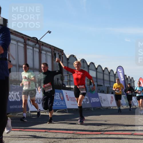 03.10.2025 - Köhlbrandbrückenlauf Luisa Fischer http://msf.ph/oto/9035633 03.10.2025 13:20:06 Ziel 4402, 4433, 4565, 4721, 5037, 5175, 5328, 5456, 5481, 5656, 5657, 5658, 6567, 6568, 6589, 6649 meine-sportfotos.de