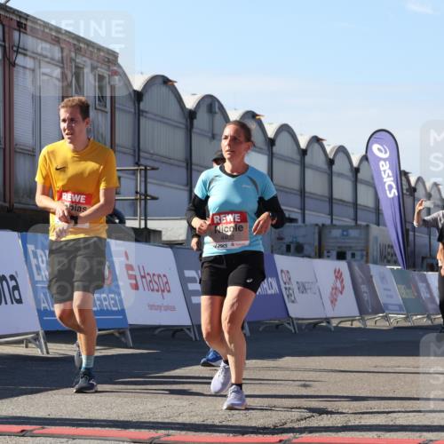 03.10.2025 - Köhlbrandbrückenlauf Luisa Fischer http://msf.ph/oto/9035645 03.10.2025 13:20:10 Ziel 4397, 4402, 4433, 4565, 4721, 4779, 4994, 5037, 5175, 5328, 5456, 5481, 5683, 6589, 6649 meine-sportfotos.de