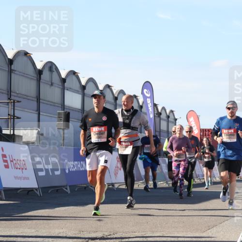 03.10.2025 - Köhlbrandbrückenlauf Luisa Fischer http://msf.ph/oto/9035656 03.10.2025 13:20:12 Ziel 4397, 4402, 4433, 4565, 4779, 4994, 5037, 5175, 5328, 5456, 5481, 5672, 5683, 5850, 6136, 6589, 6649 meine-sportfotos.de