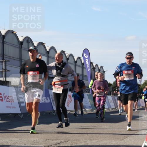 03.10.2025 - Köhlbrandbrückenlauf Luisa Fischer http://msf.ph/oto/9035660 03.10.2025 13:20:13 Ziel 4397, 4402, 4433, 4565, 4779, 4994, 5037, 5160, 5175, 5328, 5456, 5481, 5672, 5683, 5850, 6035, 6136, 6589, 6649 meine-sportfotos.de