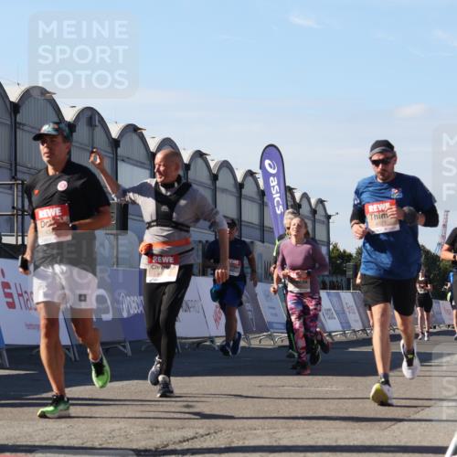 03.10.2025 - Köhlbrandbrückenlauf Luisa Fischer http://msf.ph/oto/9035663 03.10.2025 13:20:13 Ziel 4397, 4402, 4433, 4565, 4779, 4994, 5037, 5160, 5175, 5328, 5456, 5481, 5672, 5683, 5850, 6035, 6136, 6589, 6649 meine-sportfotos.de