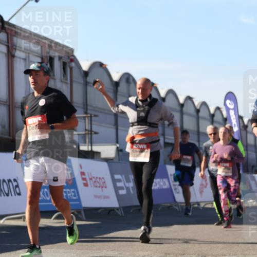03.10.2025 - Köhlbrandbrückenlauf Luisa Fischer http://msf.ph/oto/9035668 03.10.2025 13:20:14 Ziel 4397, 4402, 4565, 4779, 4994, 5037, 5160, 5175, 5328, 5456, 5481, 5672, 5683, 5850, 6035, 6136, 6589, 6649 meine-sportfotos.de
