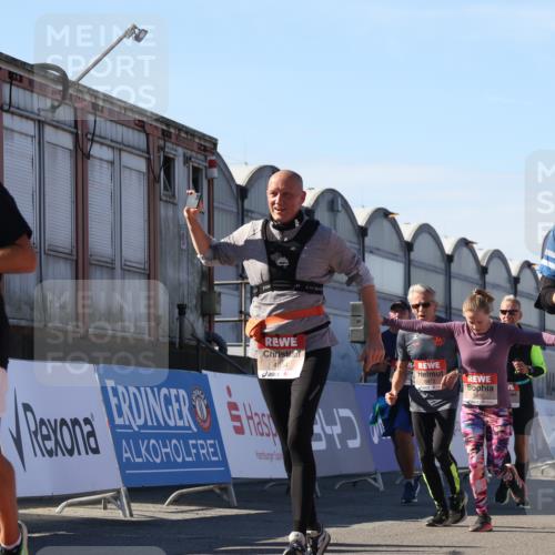 03.10.2025 - Köhlbrandbrückenlauf Luisa Fischer http://msf.ph/oto/9035672 03.10.2025 13:20:15 Ziel 4397, 4402, 4565, 4779, 4994, 5037, 5144, 5160, 5328, 5456, 5481, 5672, 5683, 5850, 6035, 6136, 6589 meine-sportfotos.de