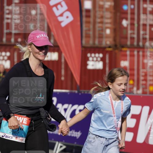 03.10.2025 - Köhlbrandbrückenlauf Michael Burmester http://msf.ph/oto/9035691 03.10.2025 10:51:52 Ziel 2367, 2607, 2643 meine-sportfotos.de
