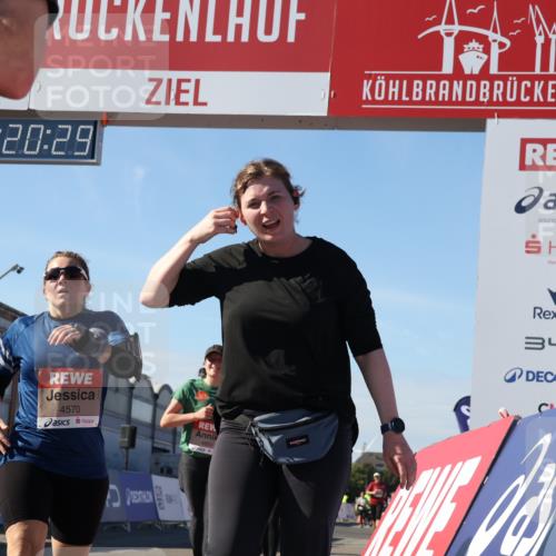 03.10.2025 - Köhlbrandbrückenlauf Luisa Fischer http://msf.ph/oto/9035692 03.10.2025 13:20:28 Ziel 4269, 4385, 4570, 4571, 4591, 4672, 4739, 4790, 4859, 5082, 5144, 5160, 5208, 5543, 5631, 5672, 5790, 5850, 6035, 6136 meine-sportfotos.de