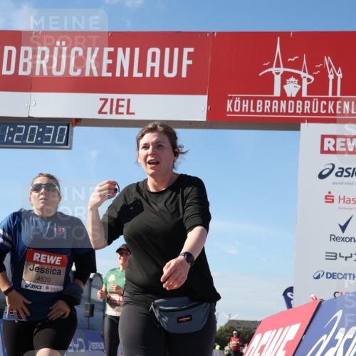 03.10.2025 - Köhlbrandbrückenlauf Luisa Fischer http://msf.ph/oto/9035694 03.10.2025 13:20:29 Ziel 4269, 4385, 4570, 4571, 4591, 4672, 4739, 4790, 4859, 5082, 5144, 5160, 5208, 5543, 5631, 5790, 6035 meine-sportfotos.de
