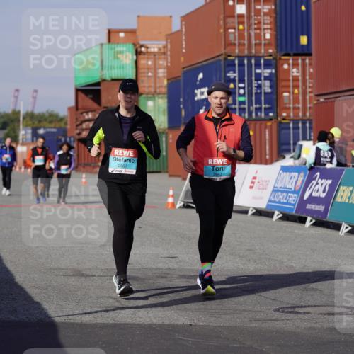 03.10.2025 - Köhlbrandbrückenlauf Michael Burmester http://msf.ph/oto/9035702 03.10.2025 10:52:01 Ziel 2607, 2643 meine-sportfotos.de