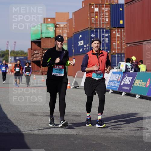 03.10.2025 - Köhlbrandbrückenlauf Michael Burmester http://msf.ph/oto/9035708 03.10.2025 10:52:02 Ziel 2607, 2643 meine-sportfotos.de