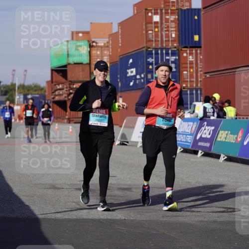 03.10.2025 - Köhlbrandbrückenlauf Michael Burmester http://msf.ph/oto/9035713 03.10.2025 10:52:02 Ziel 2607, 2643 meine-sportfotos.de