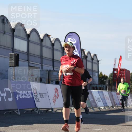 03.10.2025 - Köhlbrandbrückenlauf Luisa Fischer http://msf.ph/oto/9035716 03.10.2025 13:20:35 Ziel 4269, 4385, 4476, 4570, 4591, 4672, 4739, 4790, 4859, 5082, 5543, 5631, 5790, 6777, 6807 meine-sportfotos.de