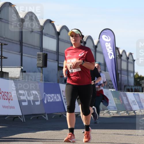 03.10.2025 - Köhlbrandbrückenlauf Luisa Fischer http://msf.ph/oto/9035721 03.10.2025 13:20:35 Ziel 4269, 4385, 4476, 4570, 4591, 4672, 4739, 4790, 4859, 5082, 5543, 5631, 5790, 6777, 6807 meine-sportfotos.de