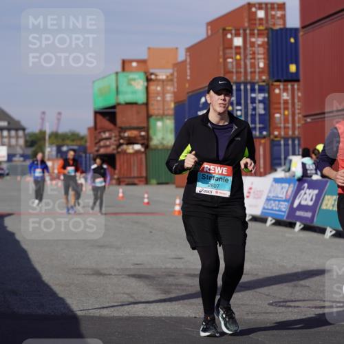 03.10.2025 - Köhlbrandbrückenlauf Michael Burmester http://msf.ph/oto/9035729 03.10.2025 10:52:03 Ziel 2607, 2643 meine-sportfotos.de