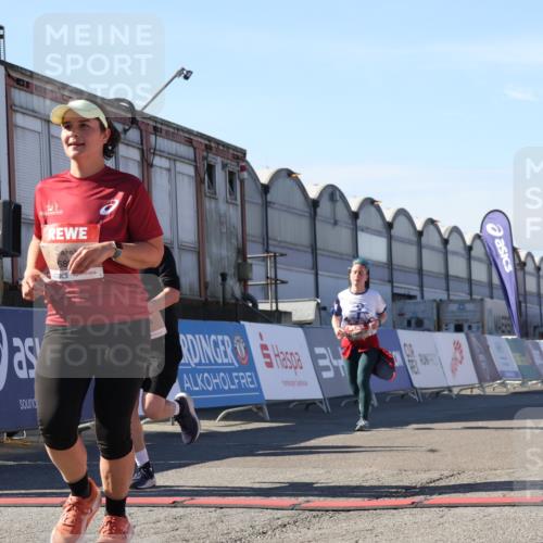 03.10.2025 - Köhlbrandbrückenlauf Luisa Fischer http://msf.ph/oto/9035732 03.10.2025 13:20:37 Ziel 4269, 4385, 4476, 4570, 4591, 4672, 4739, 4790, 4859, 5082, 5543, 5631, 5918, 6777, 6807 meine-sportfotos.de