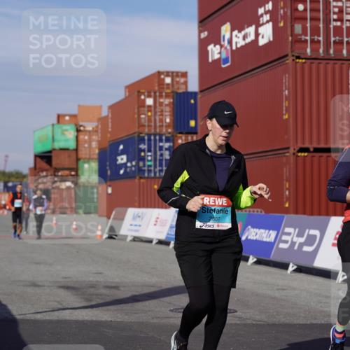 03.10.2025 - Köhlbrandbrückenlauf Michael Burmester http://msf.ph/oto/9035737 03.10.2025 10:52:04 Ziel 2132, 2490, 2607, 2643 meine-sportfotos.de