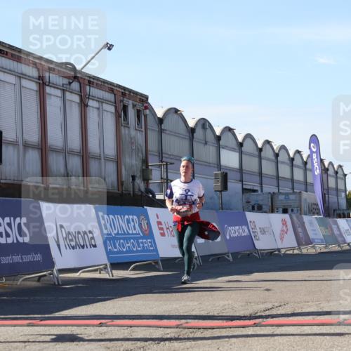 03.10.2025 - Köhlbrandbrückenlauf Luisa Fischer http://msf.ph/oto/9035738 03.10.2025 13:20:38 Ziel 4269, 4476, 4646, 4790, 4859, 5543, 5631, 5918, 5920, 6777, 6807 meine-sportfotos.de