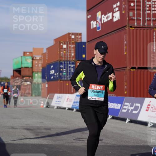 03.10.2025 - Köhlbrandbrückenlauf Michael Burmester http://msf.ph/oto/9035741 03.10.2025 10:52:04 Ziel 2132, 2490, 2607, 2643 meine-sportfotos.de