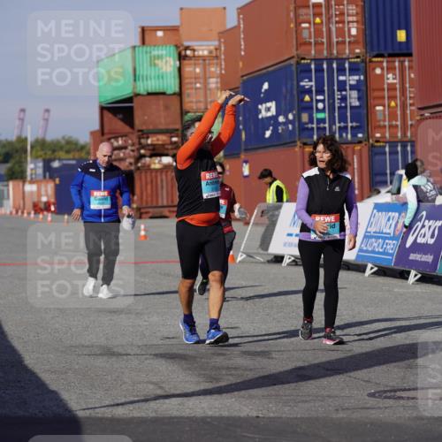 03.10.2025 - Köhlbrandbrückenlauf Michael Burmester http://msf.ph/oto/9035778 03.10.2025 10:52:14 Ziel 2132, 2357, 2490, 2623 meine-sportfotos.de