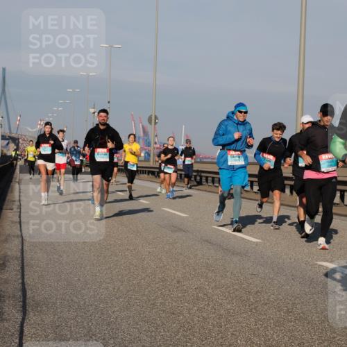 03.10.2025 - Köhlbrandbrückenlauf Fabian Wolf http://msf.ph/oto/9035780 03.10.2025 09:50:25 Position 3 1328, 3799, 1346 meine-sportfotos.de