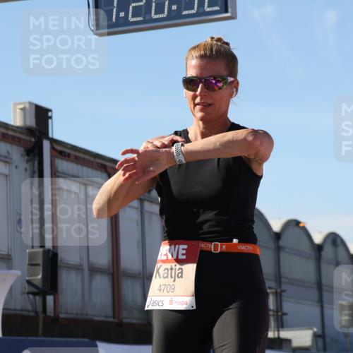 03.10.2025 - Köhlbrandbrückenlauf Luisa Fischer http://msf.ph/oto/9035787 03.10.2025 13:20:50 Ziel 4476, 4646, 4709, 4915, 4916, 5006, 5084, 5169, 5480, 5488, 5774, 5918, 5920, 6703 meine-sportfotos.de