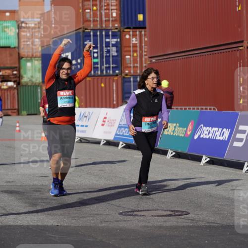 03.10.2025 - Köhlbrandbrückenlauf Michael Burmester http://msf.ph/oto/9035788 03.10.2025 10:52:15 Ziel 2132, 2357, 2490, 2623 meine-sportfotos.de