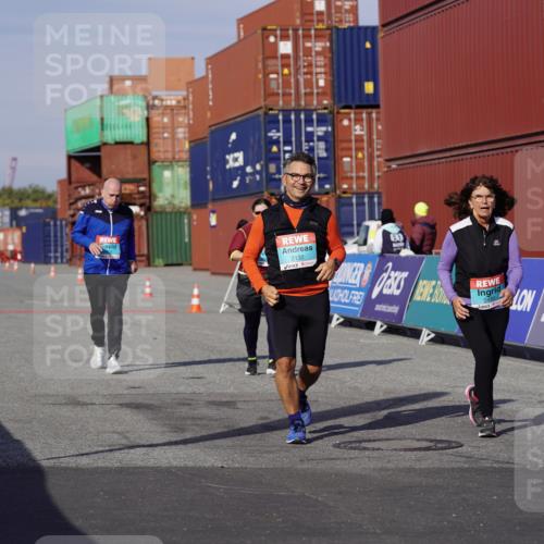 03.10.2025 - Köhlbrandbrückenlauf Michael Burmester http://msf.ph/oto/9035793 03.10.2025 10:52:16 Ziel 2132, 2357, 2490, 2623 meine-sportfotos.de