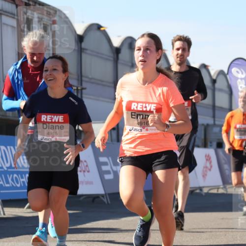 03.10.2025 - Köhlbrandbrückenlauf Luisa Fischer http://msf.ph/oto/9035794 03.10.2025 13:20:52 Ziel 4646, 4709, 4915, 4916, 5006, 5084, 5130, 5156, 5169, 5377, 5480, 5488, 5501, 5774, 5918, 5920, 6703, 6780 meine-sportfotos.de