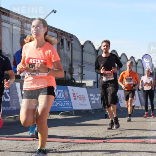 03.10.2025 - Köhlbrandbrückenlauf Luisa Fischer http://msf.ph/oto/9035799 03.10.2025 13:20:53 Ziel 4646, 4709, 4915, 4916, 5006, 5084, 5130, 5156, 5169, 5377, 5480, 5488, 5501, 5774, 5918, 5920, 6703, 6780 meine-sportfotos.de