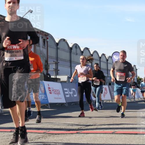 03.10.2025 - Köhlbrandbrückenlauf Luisa Fischer http://msf.ph/oto/9035809 03.10.2025 13:20:55 Ziel 4709, 4915, 4916, 5006, 5084, 5130, 5156, 5169, 5377, 5480, 5488, 5501, 5774, 6296, 6645, 6646, 6648, 6650, 6703, 6780 meine-sportfotos.de