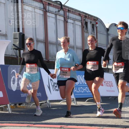 03.10.2025 - Köhlbrandbrückenlauf Luisa Fischer http://msf.ph/oto/9035834 03.10.2025 13:21:00 Ziel 4680, 4915, 4916, 5006, 5084, 5130, 5156, 5169, 5363, 5377, 5501, 6282, 6296, 6645, 6646, 6648, 6650, 6703, 6780 meine-sportfotos.de