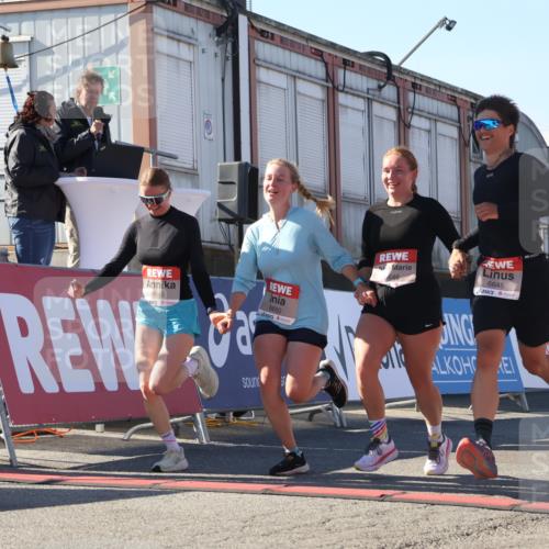 03.10.2025 - Köhlbrandbrückenlauf Luisa Fischer http://msf.ph/oto/9035836 03.10.2025 13:21:00 Ziel 4680, 4915, 4916, 5006, 5084, 5130, 5156, 5169, 5363, 5377, 5501, 6282, 6296, 6645, 6646, 6648, 6650, 6703, 6780 meine-sportfotos.de