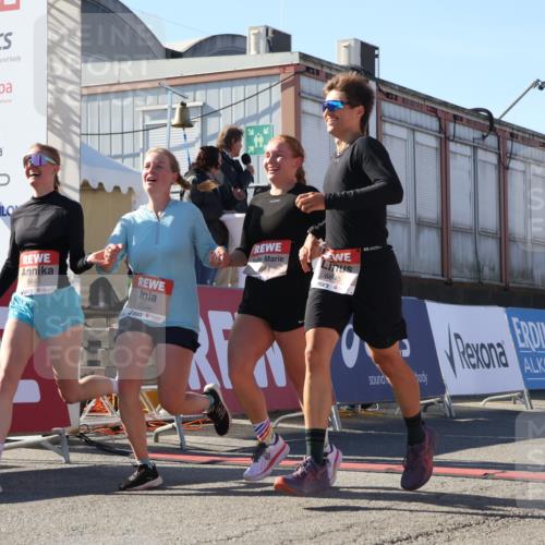 03.10.2025 - Köhlbrandbrückenlauf Luisa Fischer http://msf.ph/oto/9035840 03.10.2025 13:21:01 Ziel 4680, 4915, 4916, 5006, 5084, 5130, 5156, 5169, 5363, 5377, 5501, 6282, 6296, 6645, 6646, 6648, 6650, 6780 meine-sportfotos.de
