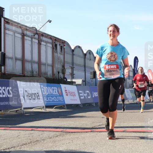 03.10.2025 - Köhlbrandbrückenlauf Luisa Fischer http://msf.ph/oto/9035844 03.10.2025 13:21:01 Ziel 4680, 4915, 4916, 5006, 5084, 5130, 5156, 5169, 5363, 5377, 5501, 6282, 6296, 6645, 6646, 6648, 6650, 6780 meine-sportfotos.de