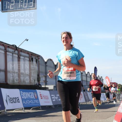 03.10.2025 - Köhlbrandbrückenlauf Luisa Fischer http://msf.ph/oto/9035846 03.10.2025 13:21:02 Ziel 4680, 4749, 4915, 4916, 5006, 5084, 5130, 5156, 5169, 5363, 5377, 5501, 6282, 6296, 6645, 6646, 6648, 6650, 6756, 6780 meine-sportfotos.de