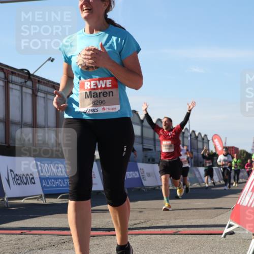 03.10.2025 - Köhlbrandbrückenlauf Luisa Fischer http://msf.ph/oto/9035849 03.10.2025 13:21:02 Ziel 4680, 4749, 4915, 4916, 5006, 5084, 5130, 5156, 5169, 5363, 5377, 5501, 6282, 6296, 6645, 6646, 6648, 6650, 6756, 6780 meine-sportfotos.de
