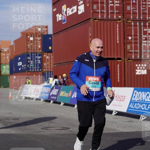 03.10.2025 - Köhlbrandbrückenlauf Michael Burmester http://msf.ph/oto/9035851 03.10.2025 10:52:22 Ziel  meine-sportfotos.de