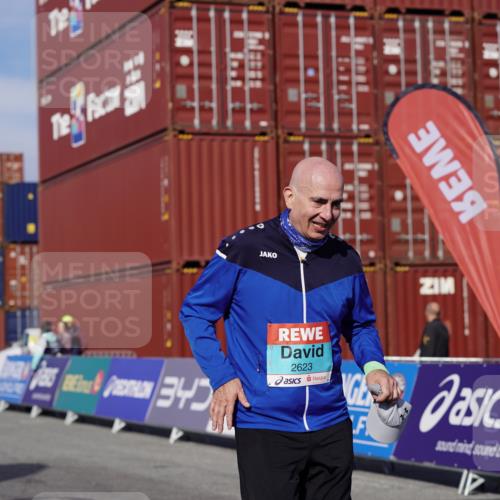 03.10.2025 - Köhlbrandbrückenlauf Michael Burmester http://msf.ph/oto/9035856 03.10.2025 10:52:23 Ziel  meine-sportfotos.de